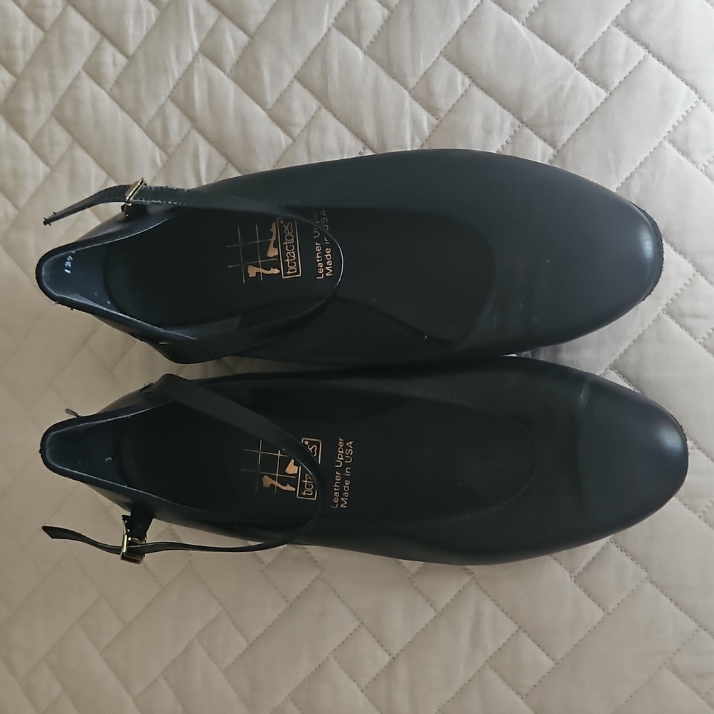 TicTacToes buttery soft leather Dance shoes. wm. sz. 11W. Made in USA.